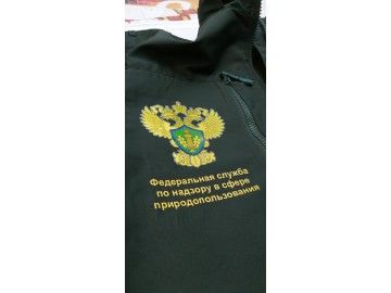Та же куртка целиком сзади на вешалке: «ОБЩЕСТВЕННЫЙ ЭКОЛОГИЧЕСКИЙ ИНСПЕКТОР — печать на футболках Уфа — НеоШтамп