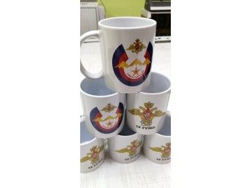 Пирамидка сублимационных кружек «12 ГУМО / ТРЕХГОРНЫЙ» (военная символика, орёл с короной, треугольники гор — печать на кружках Уфа — НеоШтамп
